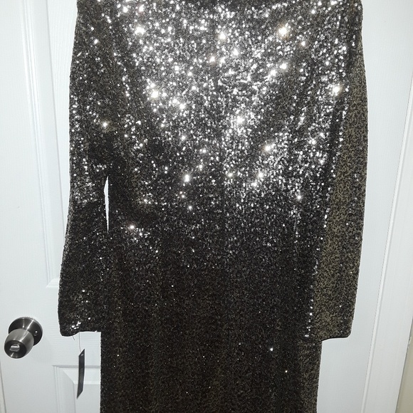 Dress - Picture 2 of 2